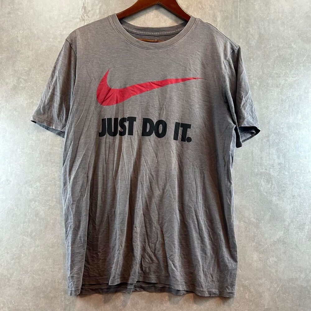 Nike Men's Grey T-shirt